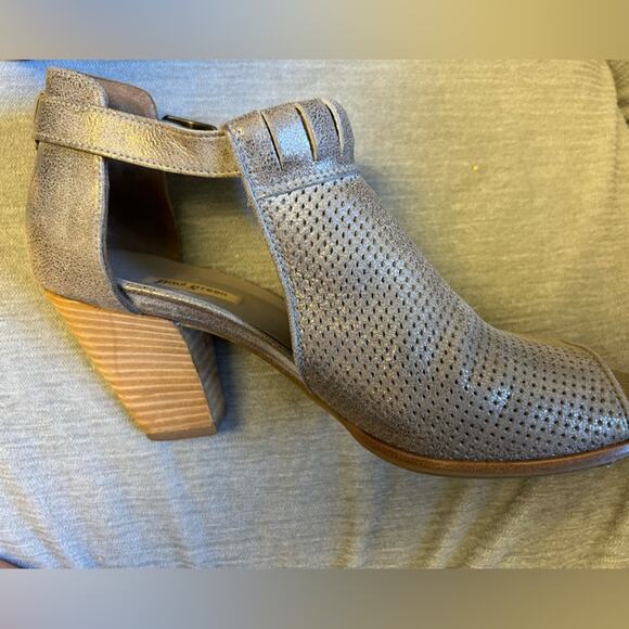 Paul Green- Colleen Perforated Peep Toe Sandals- 91/2 - Picture 3 of 8